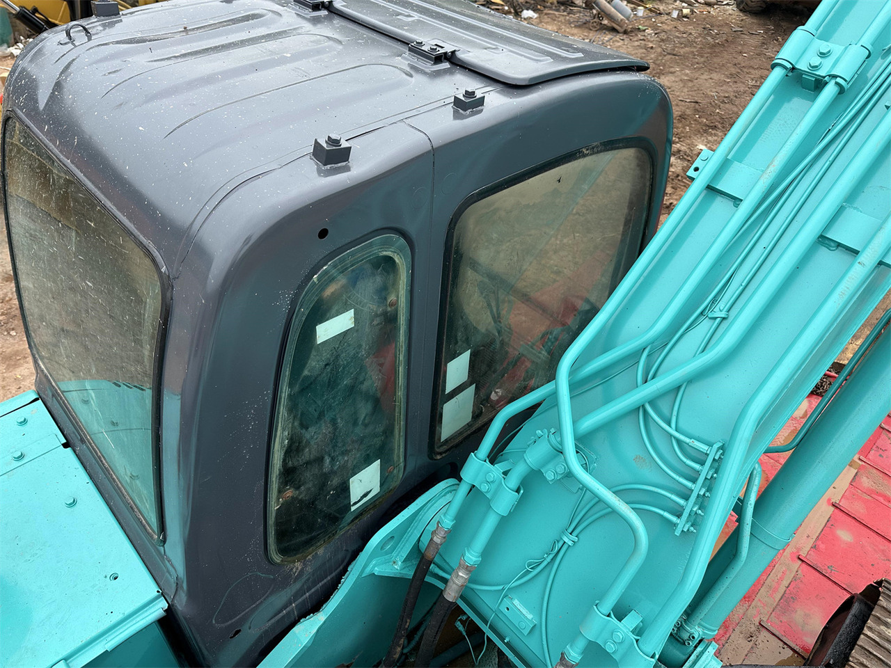 Pelle sur chenille KOBELCO SK210LC-8