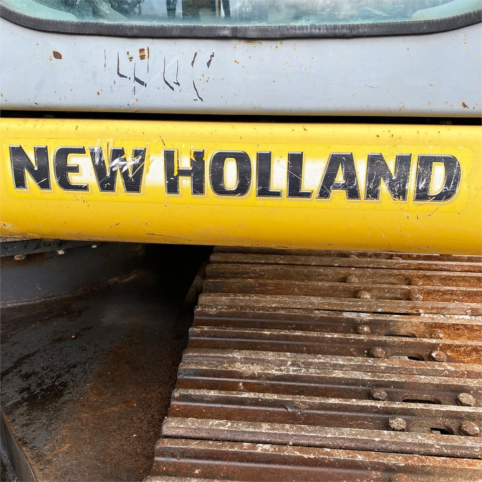 Pelle sur chenille New Holland E 265 B