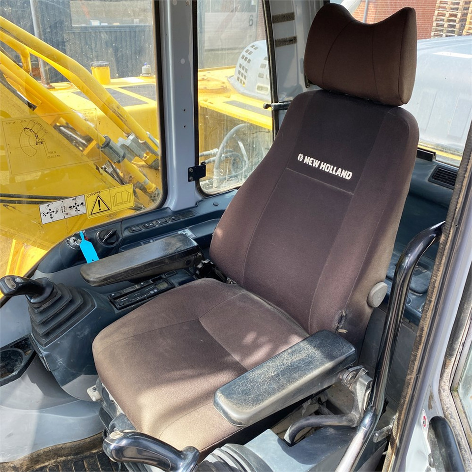 Pelle sur chenille New Holland E 265 B