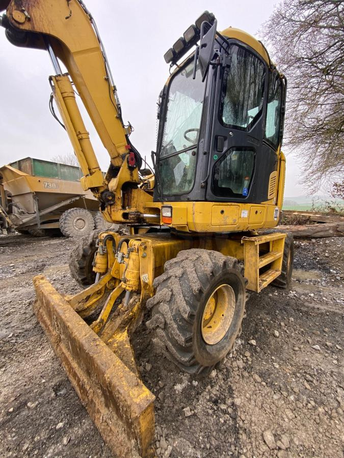 Pelle sur pneus Komatsu PW118MR-8