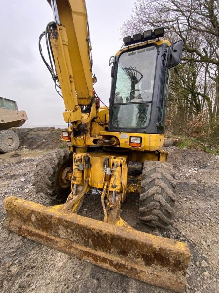 Pelle sur pneus Komatsu PW118MR-8