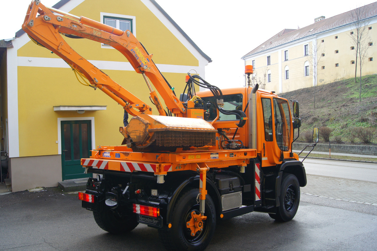 Véhicule de voirie/ Spécial Mercedes-Benz Unimog U 400/TÜV/Hydrostat/Mähtür +MULAG MHU 800